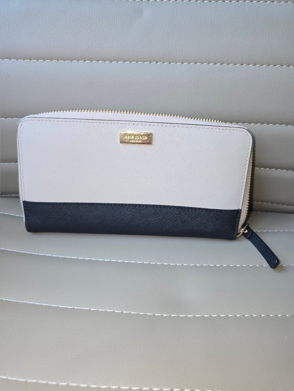 kate spade Two-Tone Zip Wallet in Taupe and Black